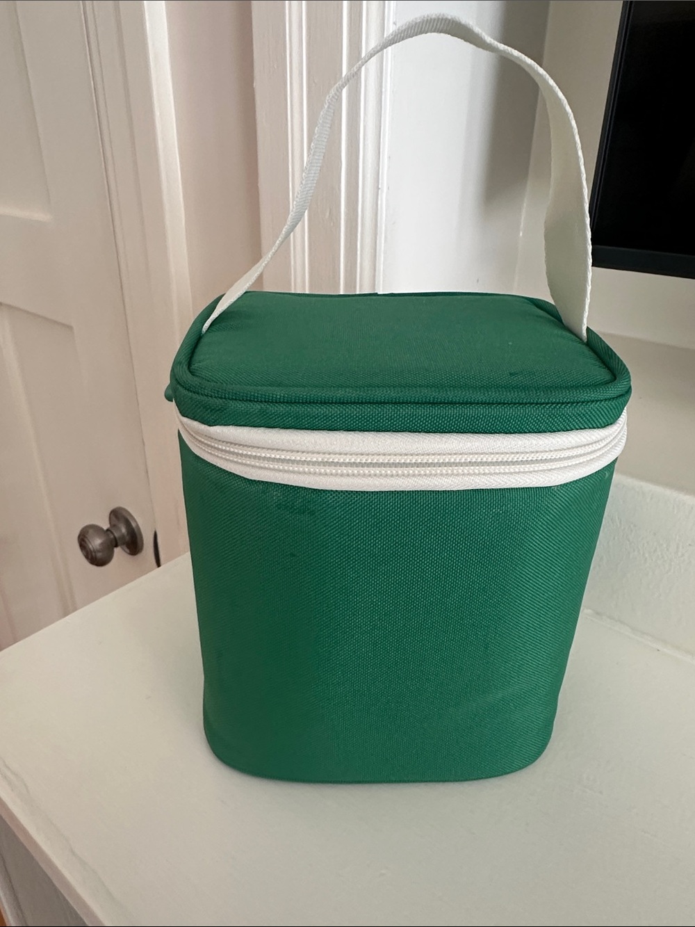 4 Cans/3.1 qt Soft Sided Personal Cooler
Green - Sun Squad